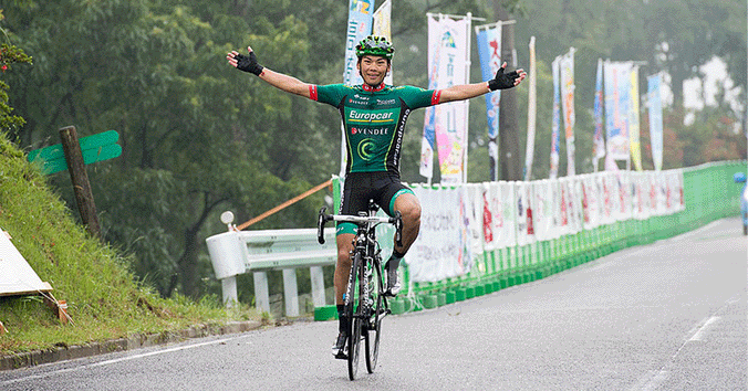 2013年全日本自転車競技選手権大会のチャンピオン、ヨーロッパで活躍しているプロロードレーサー、新城幸也選手とSOMAの限定コラボレーションモデルです。